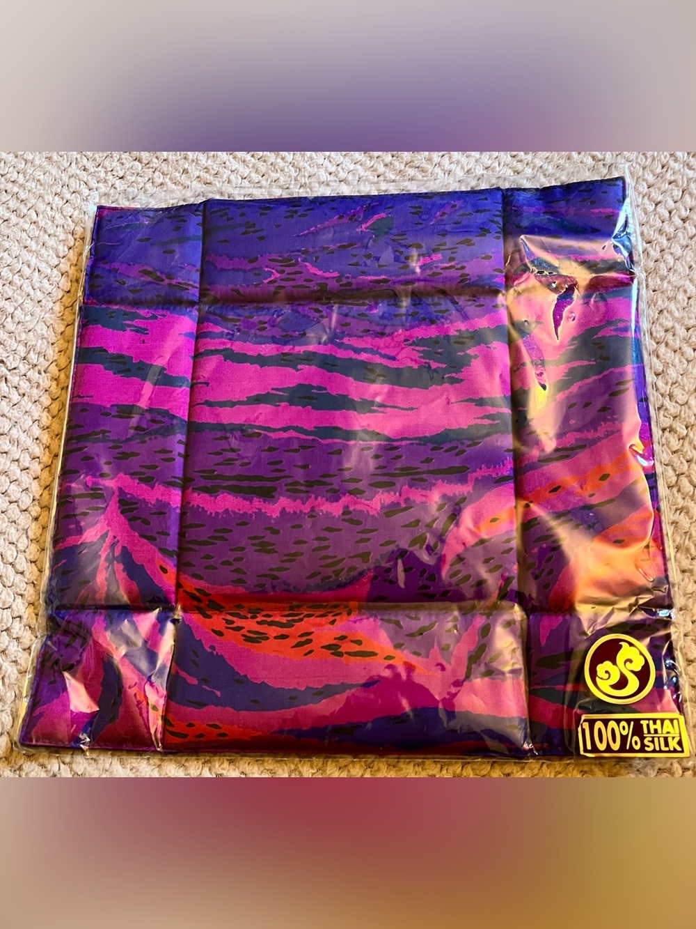 👍 Free with purchase or 2/$15 NWT Thai Silk table mat? Mystery object!
